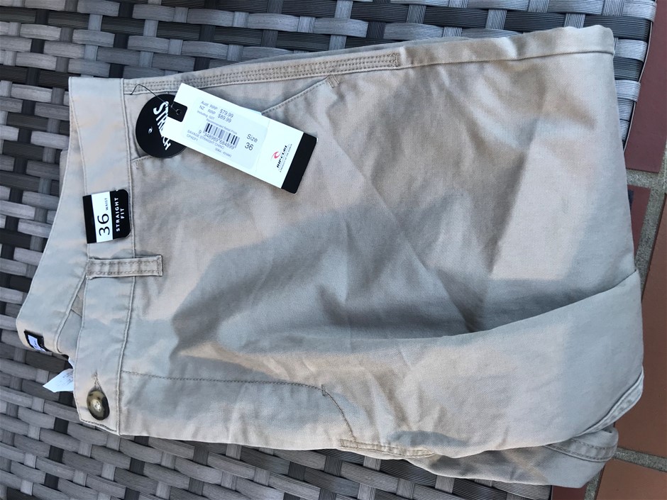 PUMA Fleece Embroidered Pant, Size XL, Navy (16).  Buyers Note - Discount F