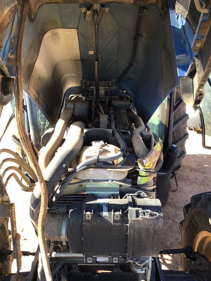 <p>KX135 Excavator Kubota Engine w/ 8X5 3T Heavy Duty Digger Trailer</p>