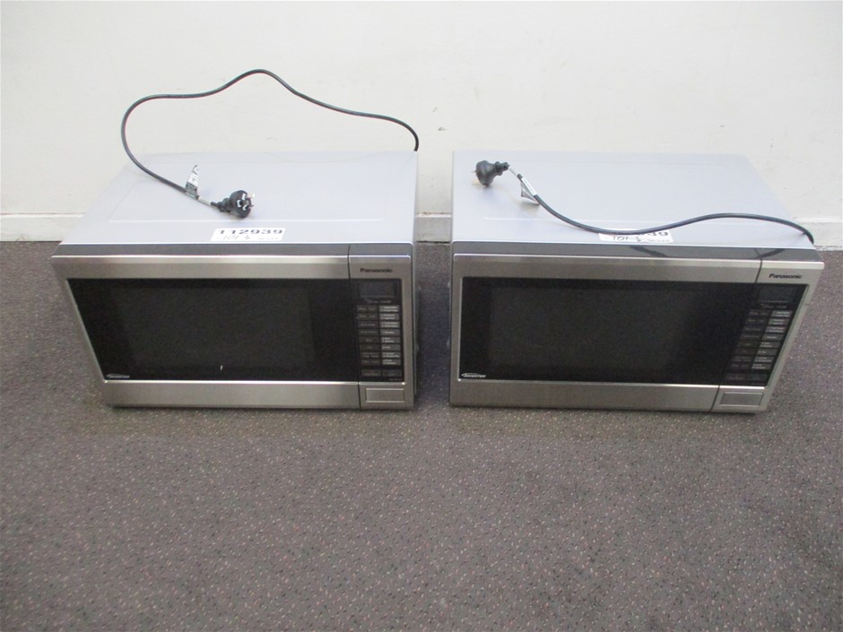 Qty 2 x Panasonic NNST671S Microwave Auction (00257028286) Grays