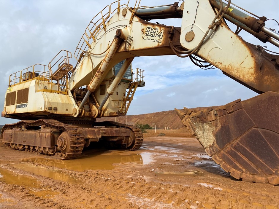 2006 Liebherr R994-200 Track Excavator with Bucket