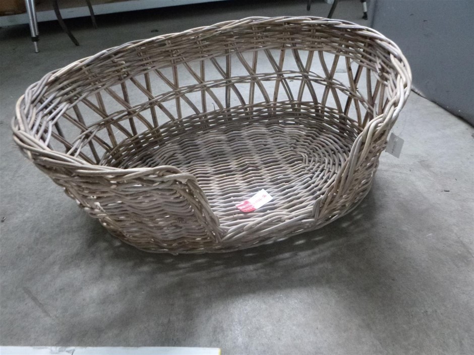 1 x Cane Dog Basket & 5 x 30cm Buster Dog Postoperative Care Collars