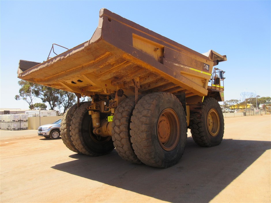 2001 Caterpillar 777D Rigid Dump Truck Auction (0006-9019239) | Grays ...