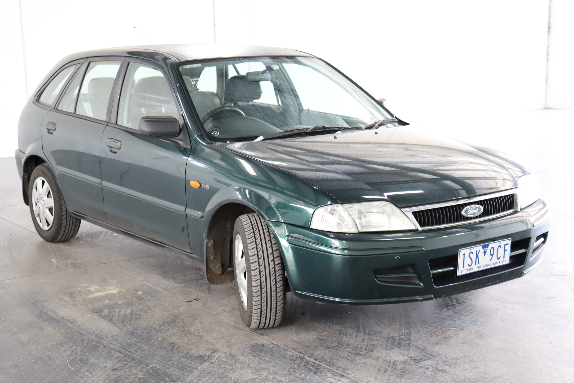 Ford laser 2001