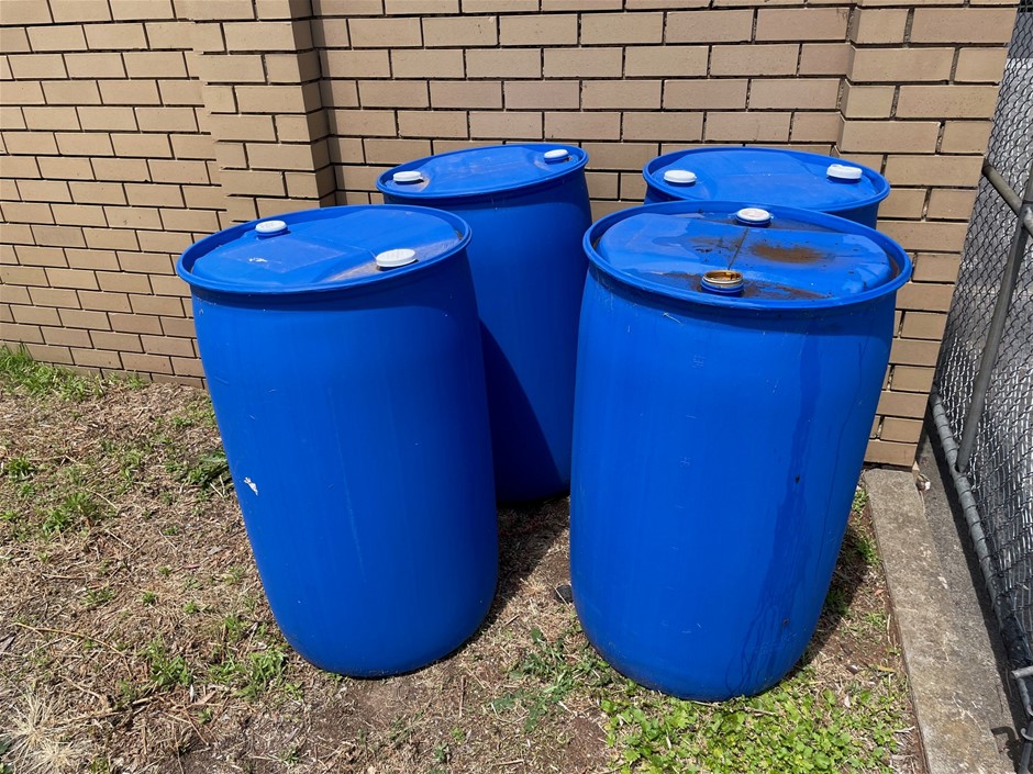 4 x blue 200 litre plastic drums (used) Auction (00123018137) Grays