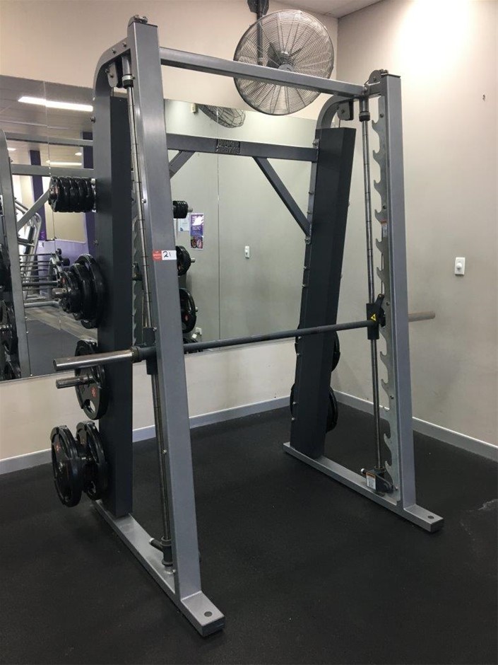 Smith machine best sale hammer strength