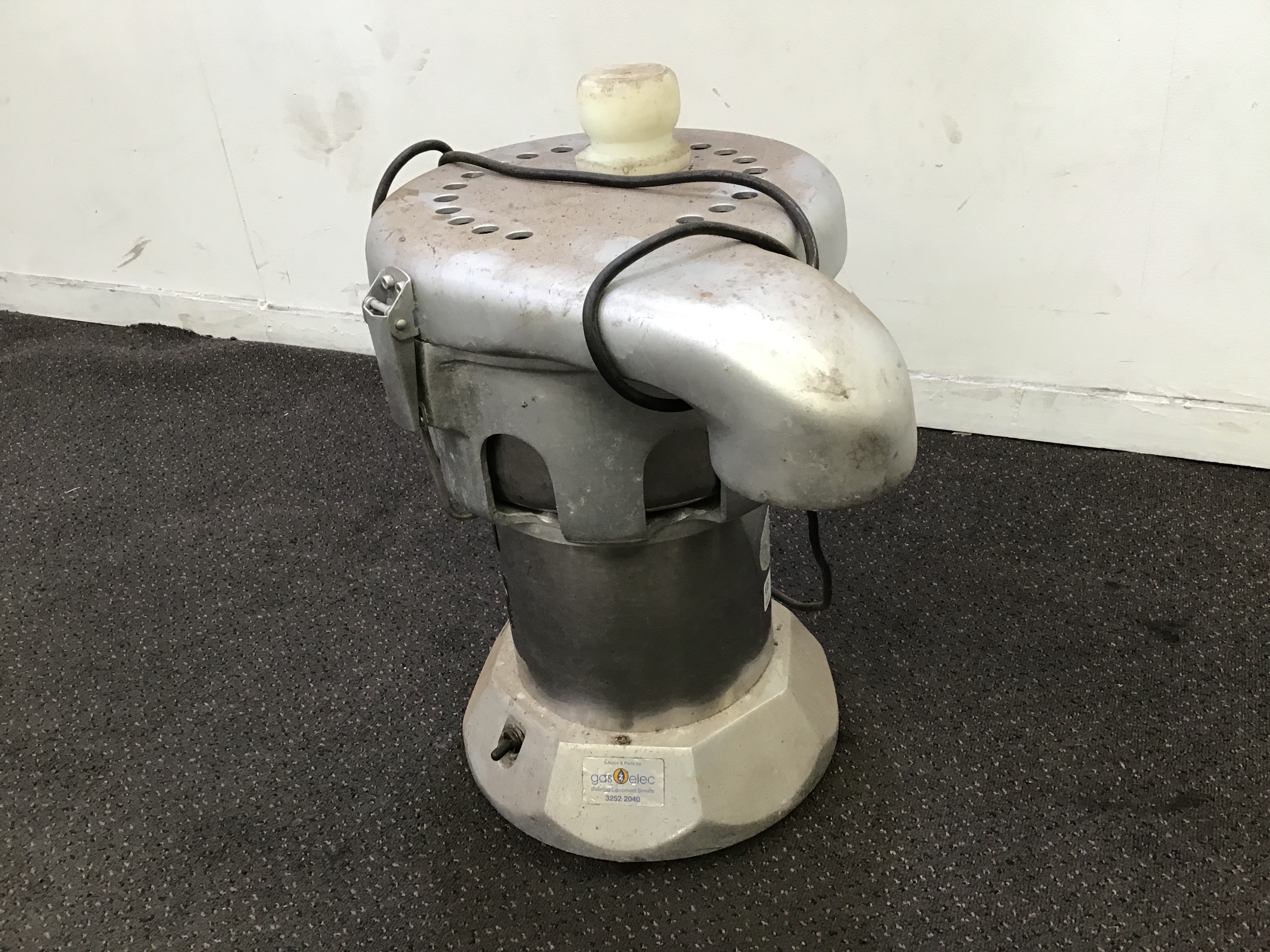 Nutrifaster Ruby 2000 Juicer Auction (00527029788) Grays Australia