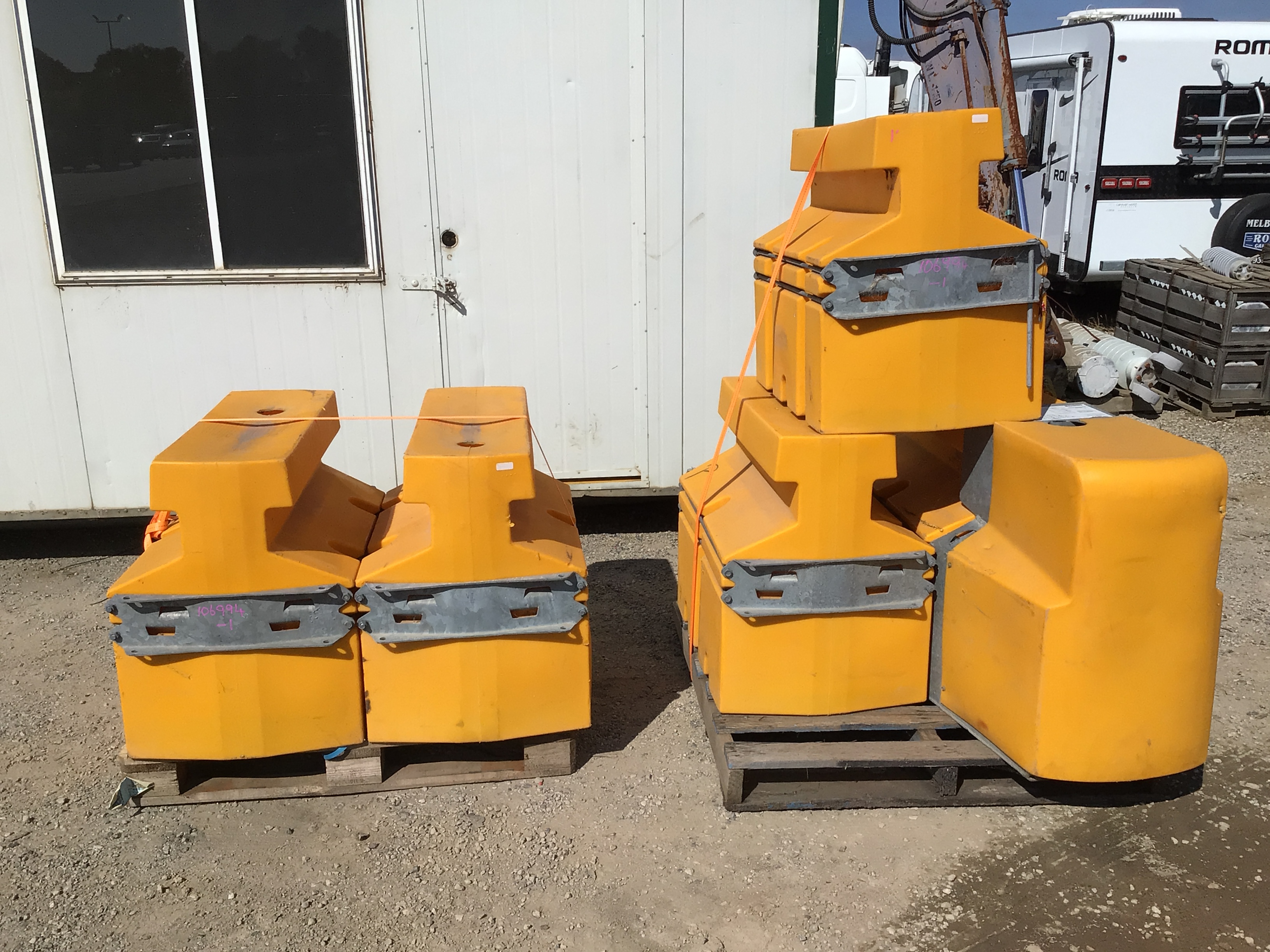 10 x Absorb 350 Crash Cushion Barriers Auction (00013018748) Grays