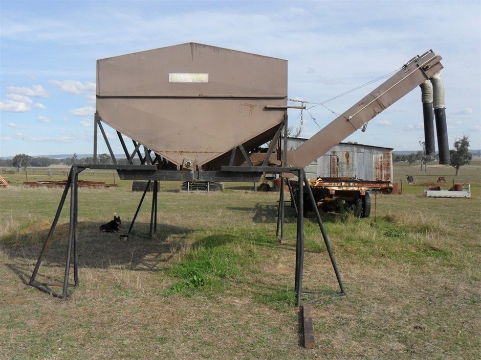 Grouper Bin Jetstream 15' Twin Bin with Legs Auction (00035006591