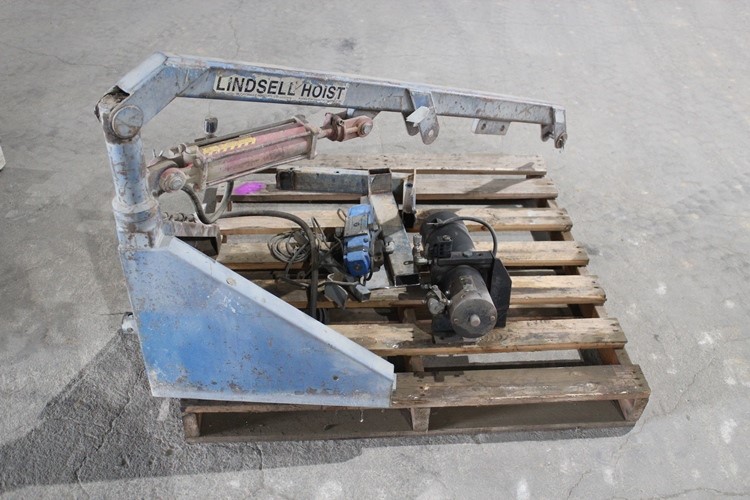 Tray mounted Lindsell Hydraulic Hoist with a Vickers power pack Auction