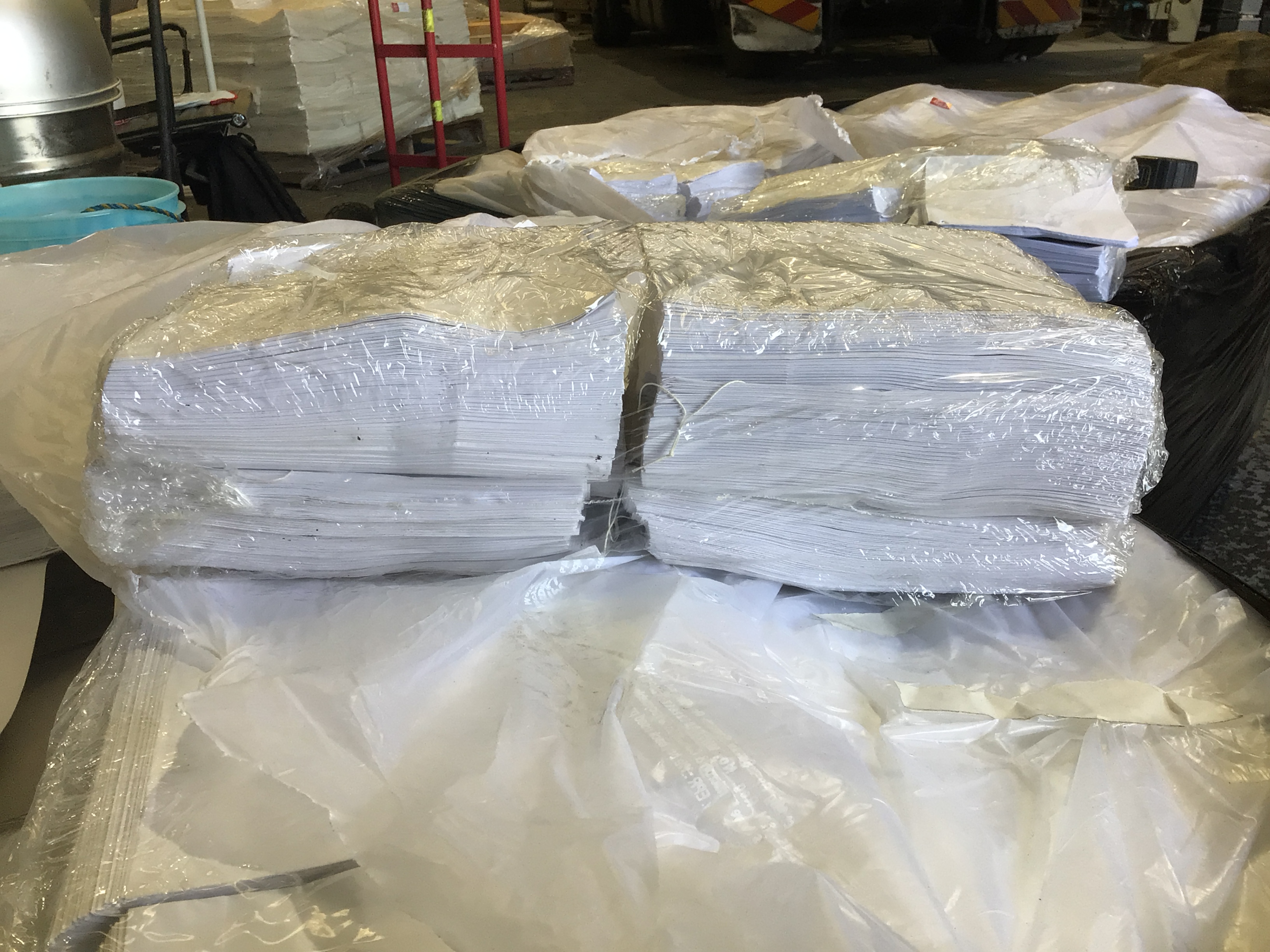 Pallet of disposable white sandwich bags Auction (0014-3018853) | Grays ...