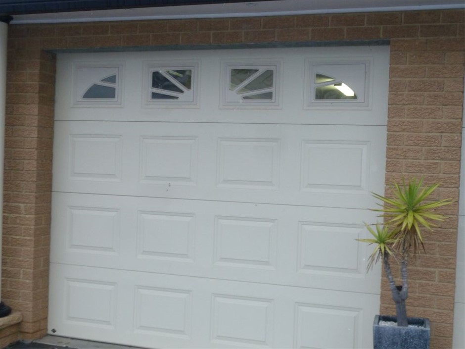 B & D Panel Lift Garage Door (No Motor) Auction (10165045107) Grays
