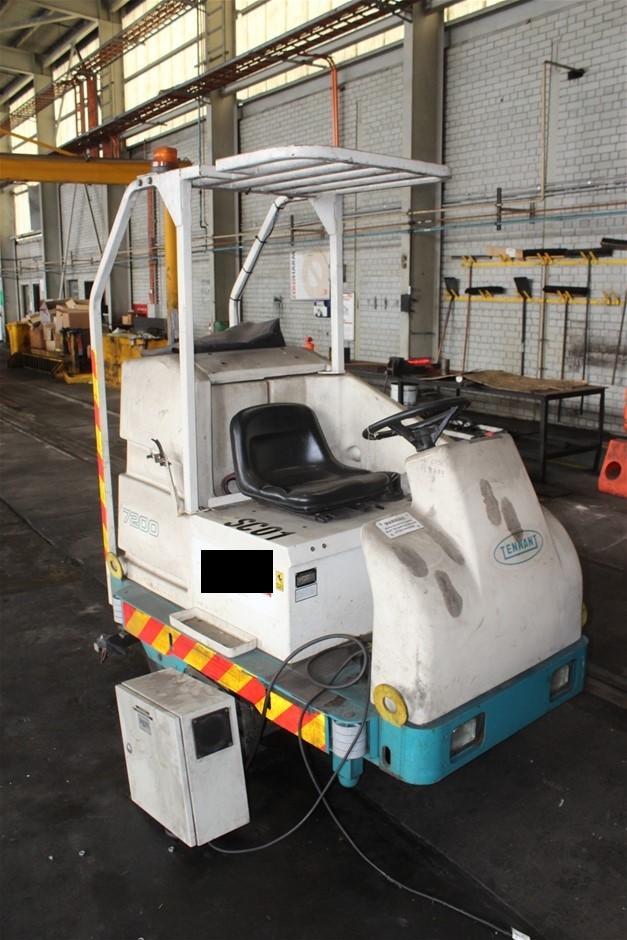 Tennant 7200 Floor Sweeper/Scrubber Auction (00075044852) Grays