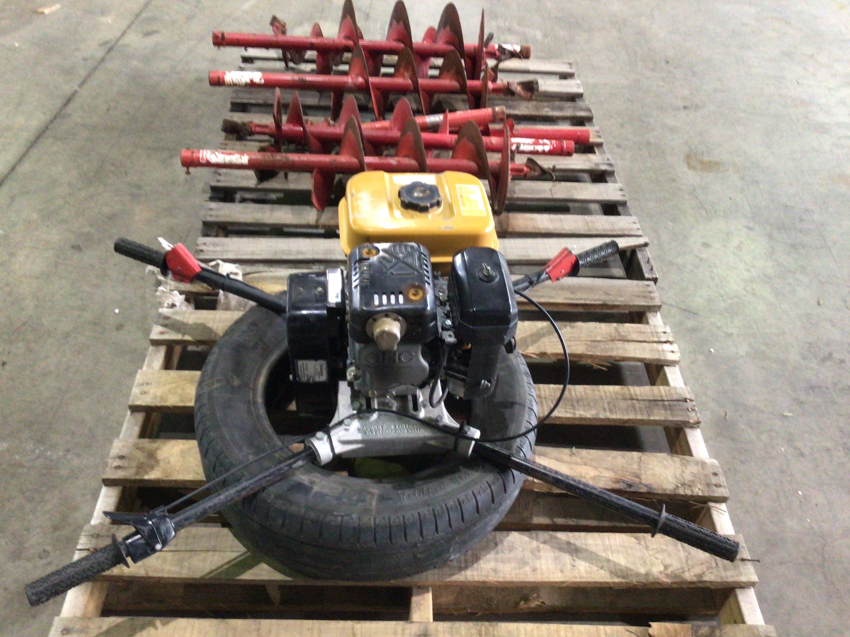 Crommelins Ground Hog 2 Person Petrol Post Hole Digger (Pooraka, SA