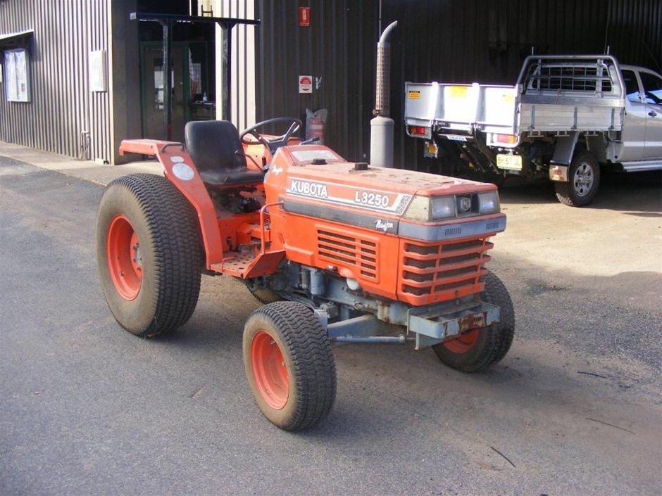 Tractor Kubota L3250 2WD Auction (00615005268) Grays Australia