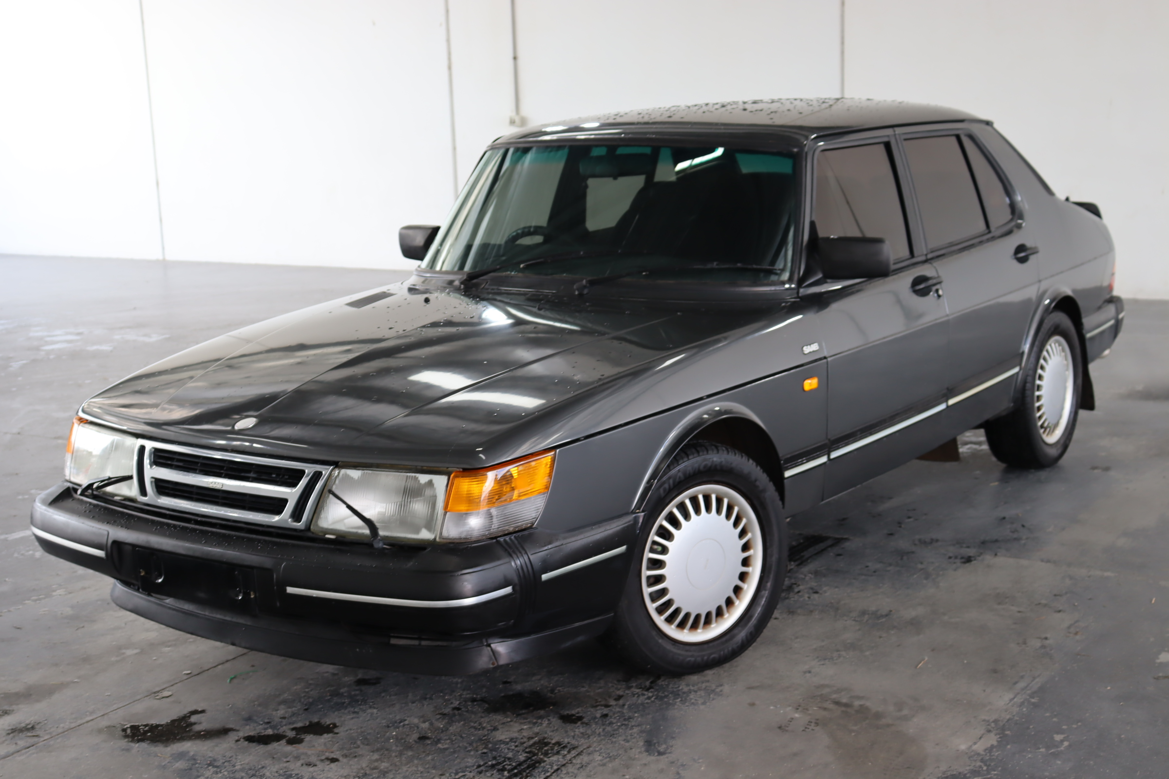 1991 Saab 900 Automatic Sedan Auction (000120035689) Grays Australia