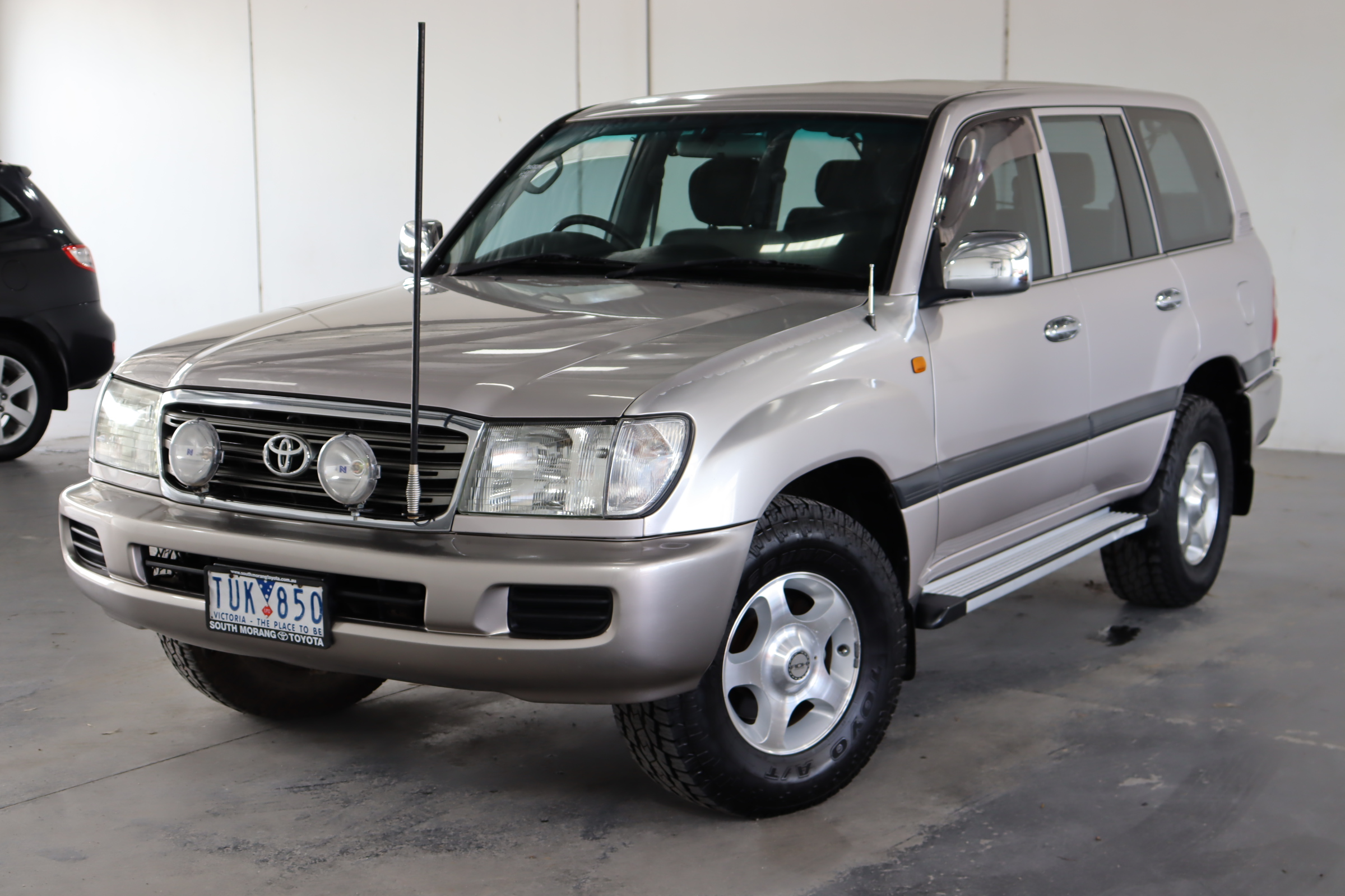 2003 Toyota Landcruiser GXL 100 series V8 Dual Fuel 8 Seats Wagon ...