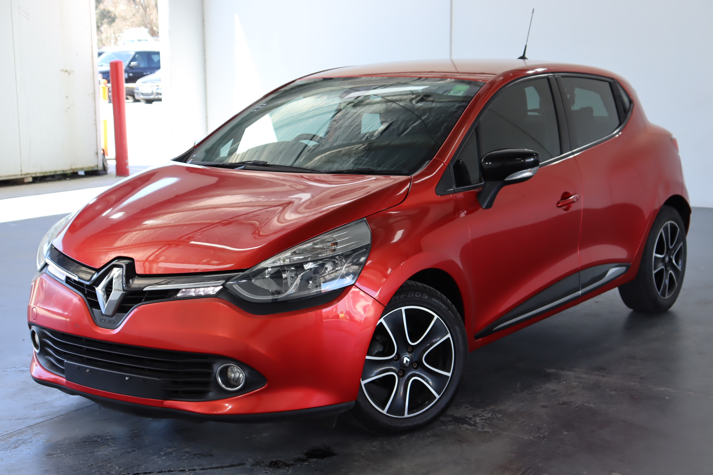 2013 Renault Clio Expression Automatic Hatchback Auction (000120038254