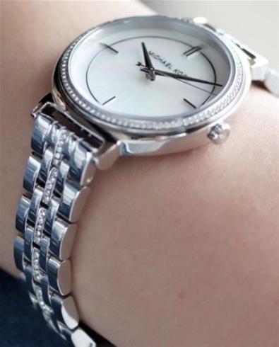 Michael Kors ladies sophisticated yet glamorous diamante MOP watch, Auction  (0013-2539905) | Grays Australia