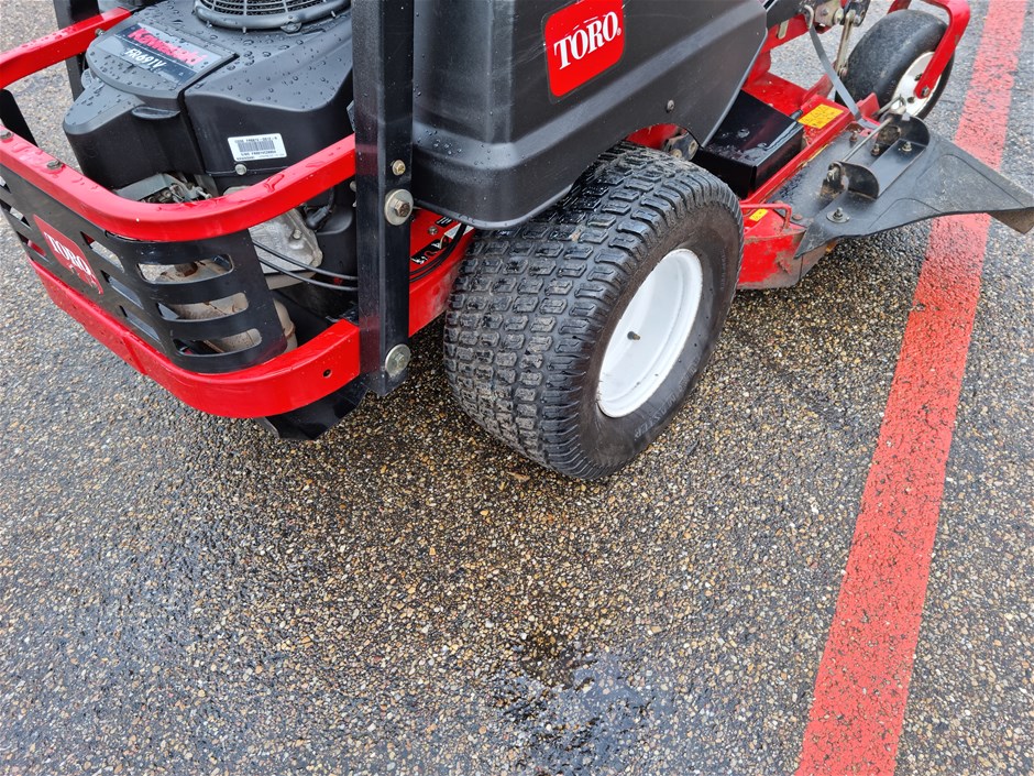 Toro TITAN MX MX5480 Ride On Lawn Mower Auction 0001 7036691