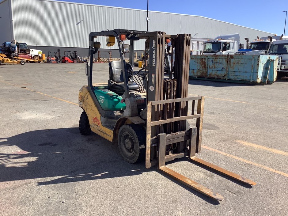 Komatsu FD25T-16 Counterbalance Container Mast 2T Diesel Forklift ...