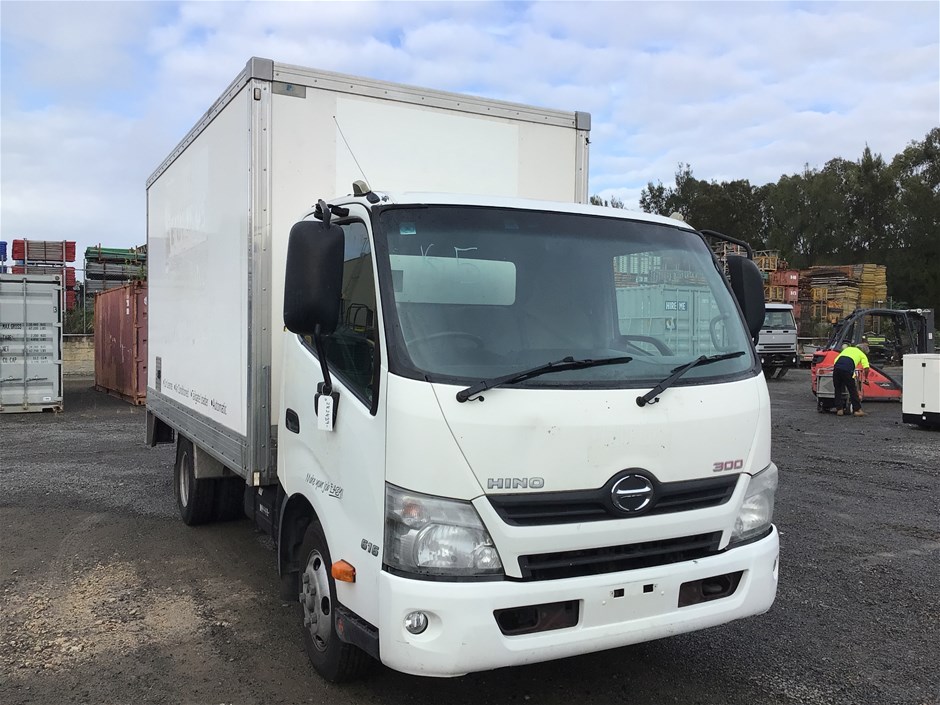 2013 Hino 300 4 x 2 Pantech Truck Auction (0001-5048546