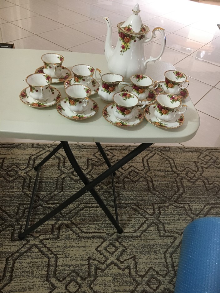 Royal Doulton Country Rose Bone China Auction (00048015025) Grays