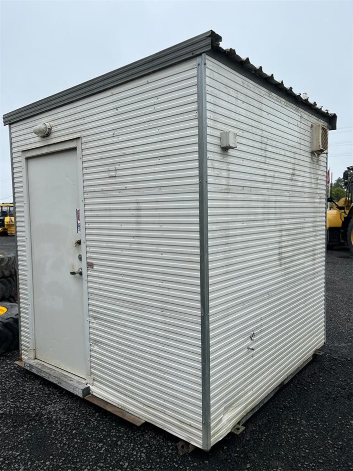 APB 2.4m x 2.4m Demountable Toilet Block Auction (00037038011) Grays