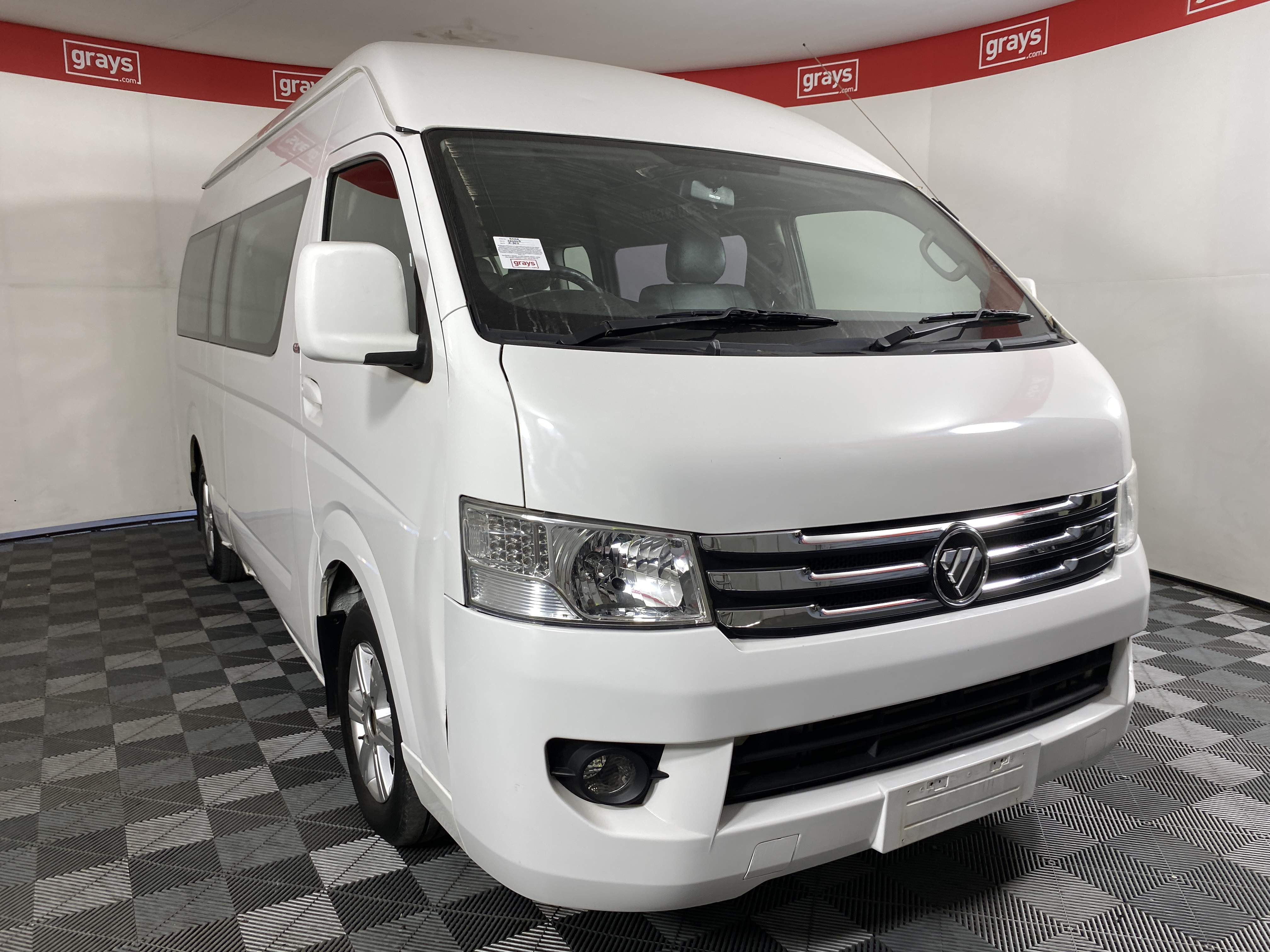 foton view cs2 royal saloon price in india