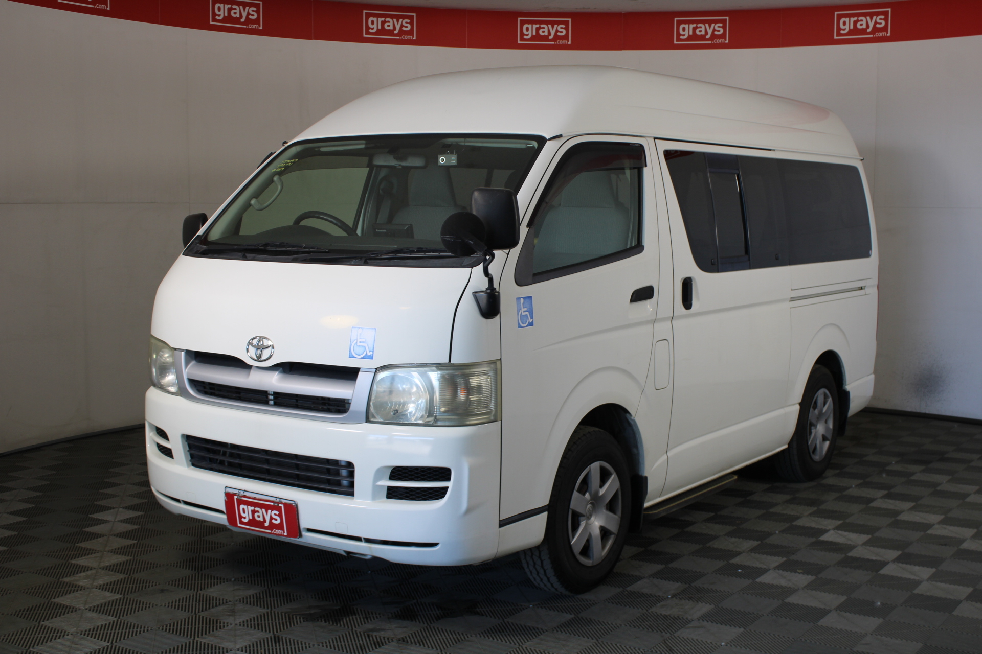Toyota Hiace Automatic 7 Seats van Auction (0001-10322266) | Grays ...