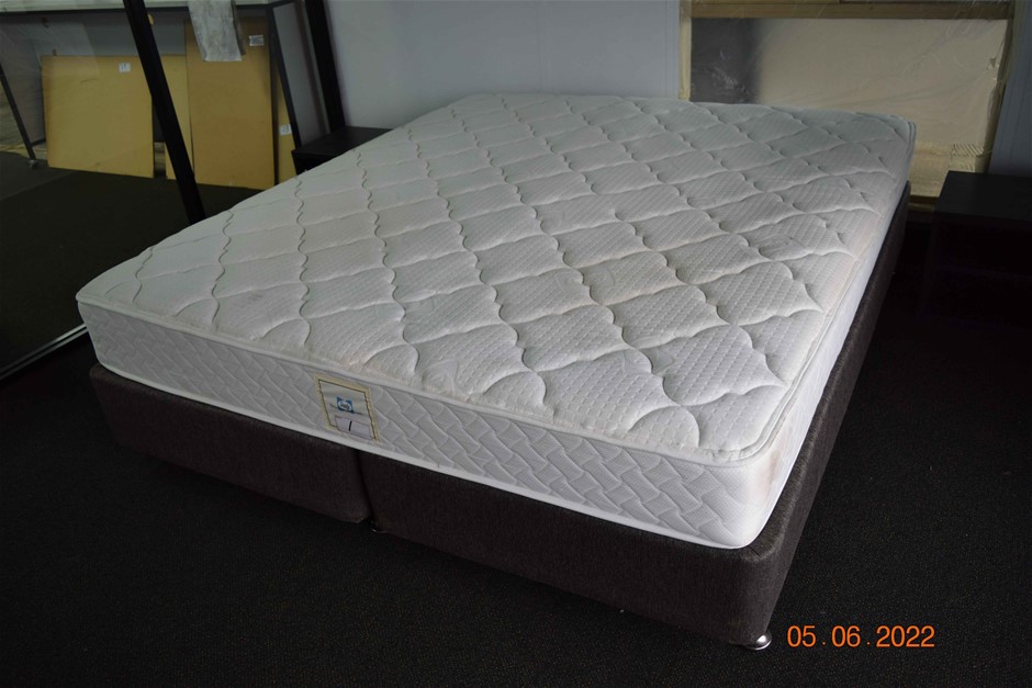 As New Sealy King Size Bed Ensemble Auction (0001-9032117) | Grays ...