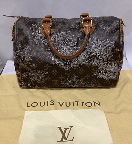 Sold at Auction: Louis Vuitton, Louis Vuitton Monogram Dentelle