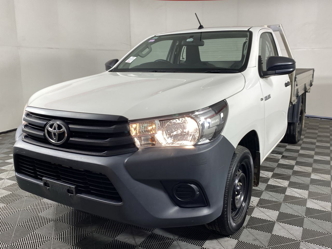 2017 Toyota Hilux 4X2 WORKMATE TGN121R Automatic Cab Chassis Auction ...