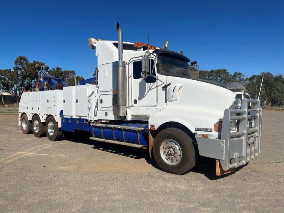 Trucks, Float, Side Tippers & Earthmoving Equip