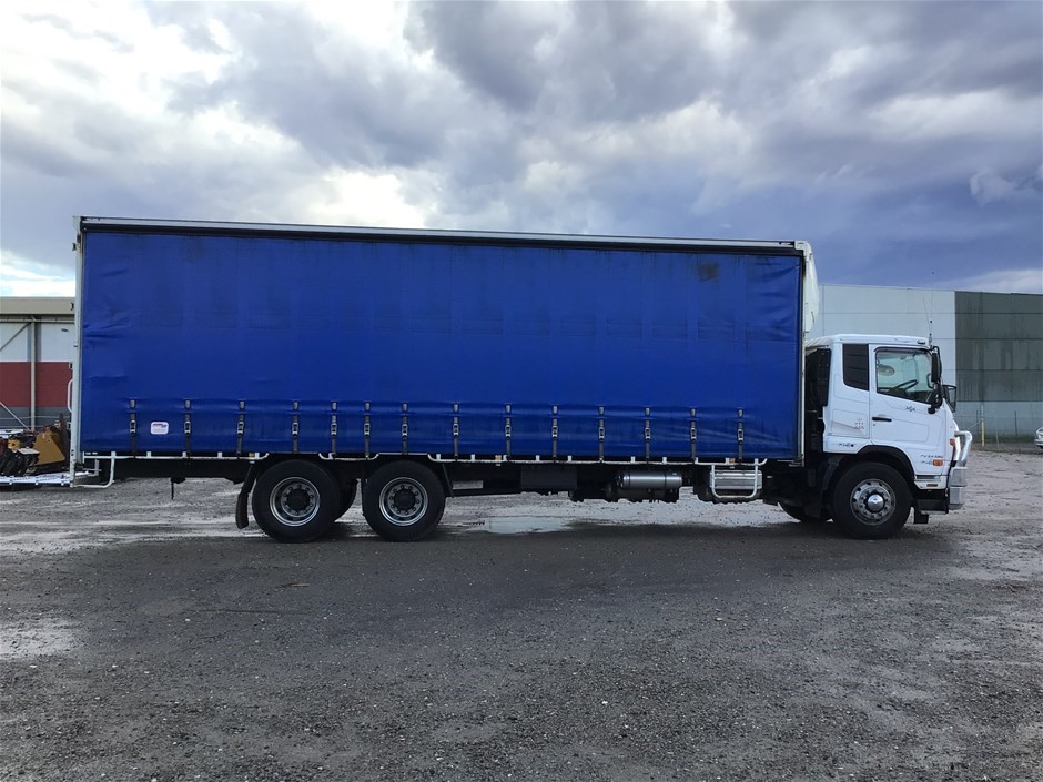 2018 UD Condor PDC8E 6 x 2 Curtainsider Rigid Truck