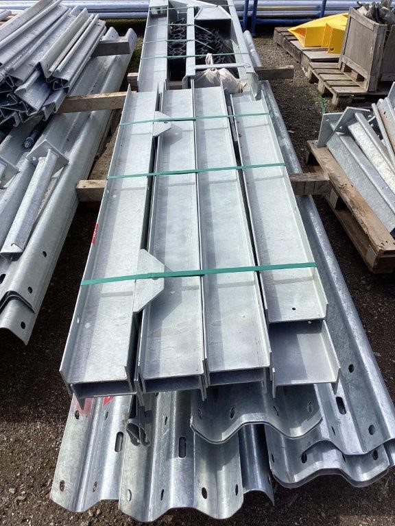 1 x Pallet of Assorted Armco Barrier Railing Components Auction (0170 ...