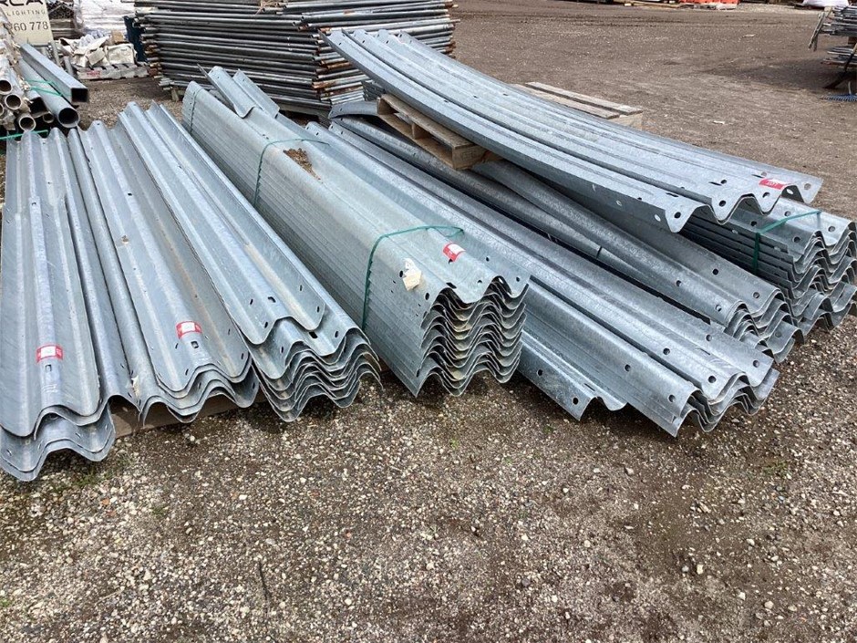 50 x Assorted Armco Railing Components Auction (01793023177) Grays