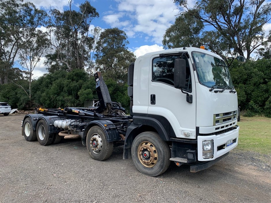 2017 ISUZU FH FYA Hook Bin Truck Auction (00075050572) Grays Australia