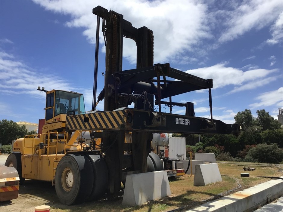 Omega 54E-DCH, 20ft Container Forklift Counterbalance Forklift Auction ...