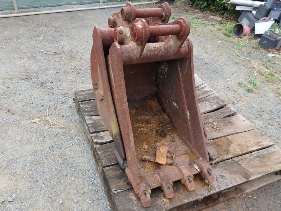 Excavator buckets (2) Auction (00115050808) Grays Australia