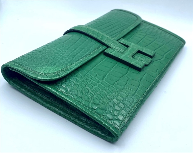 Hermes Jige Duo Alligator Mississippiensis Emerald Green Clutch Wallet  Auction (0070-2547876)