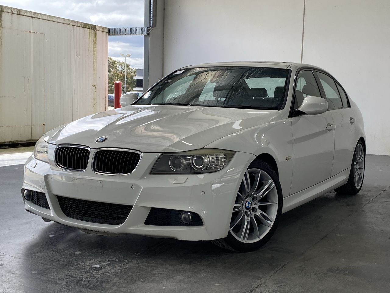 2010 BMW 3 Series 320i EXEC. E90 M Sport Pack Automatic Sedan Auction ...