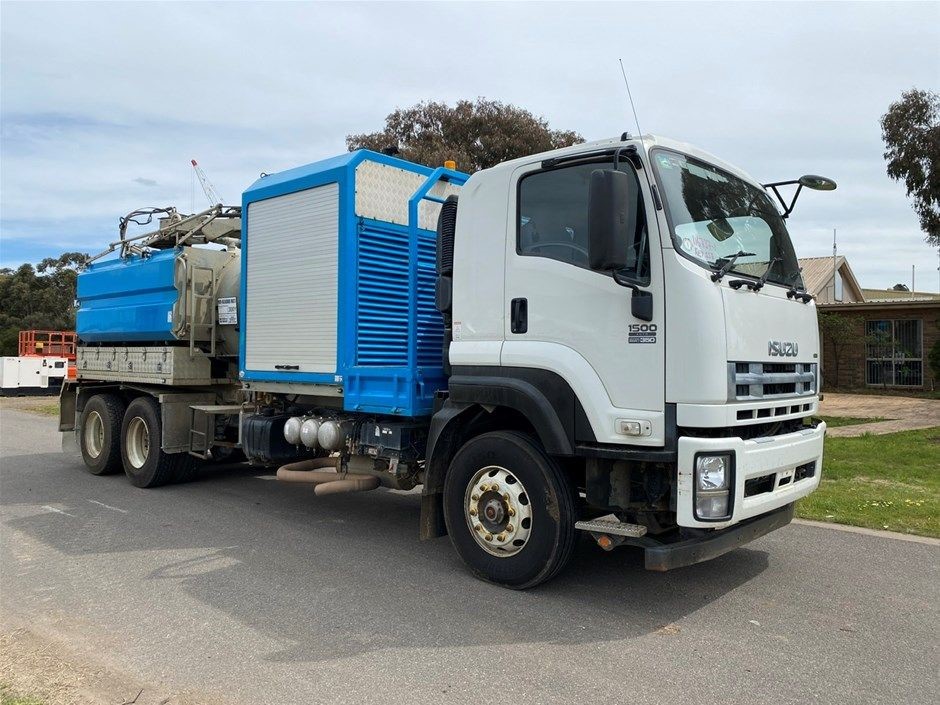 2017 Isuzu FXZ1500 (6 x 4) Vacuum Truck