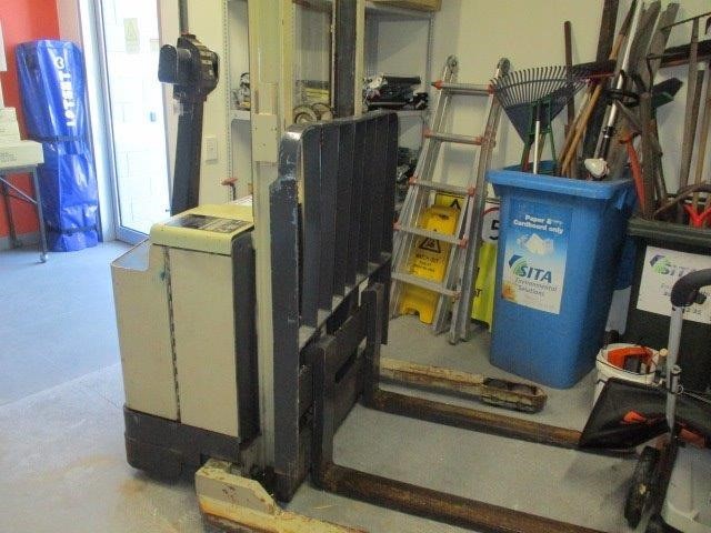 Surplus Govt Equip Forklift, Printers & Construction Equip