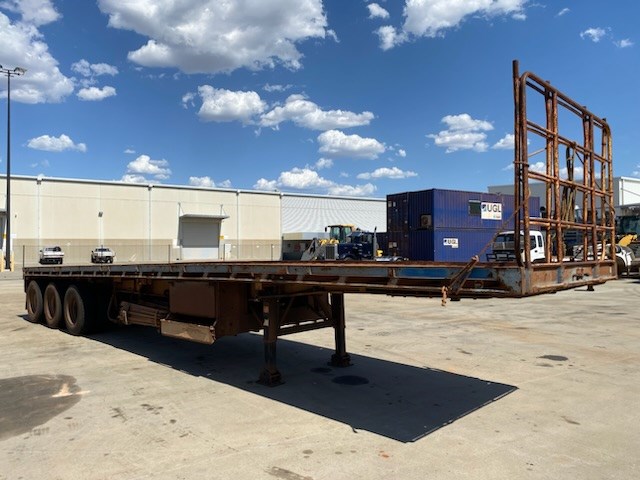 1980 Loadmaster Triaxle 41ft Flat Top Trailer