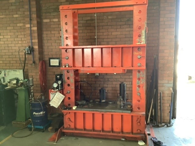 Toyota 4x4 Hilux, 200T Press, Tools & Workshop Liquidation