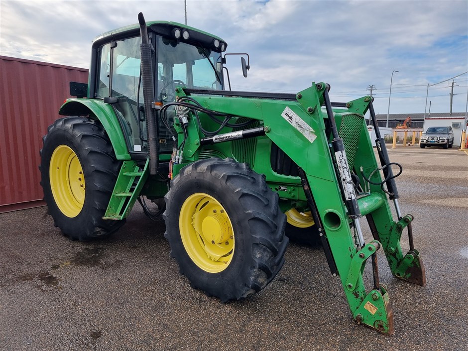 2004 John Deere 6820 Tractor