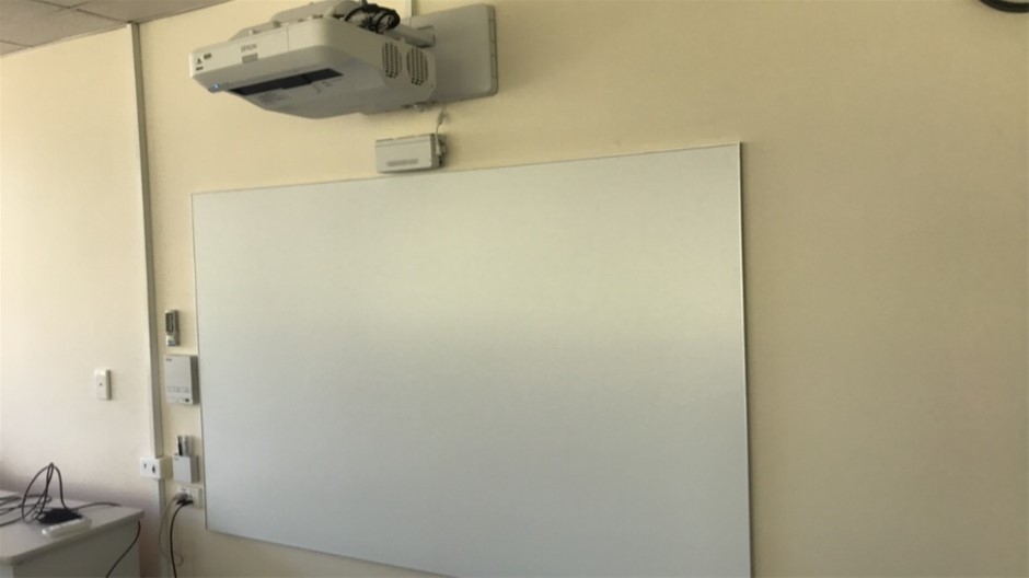 Overhead projector and screen EPSON EB1460Ui Auction (18513024854