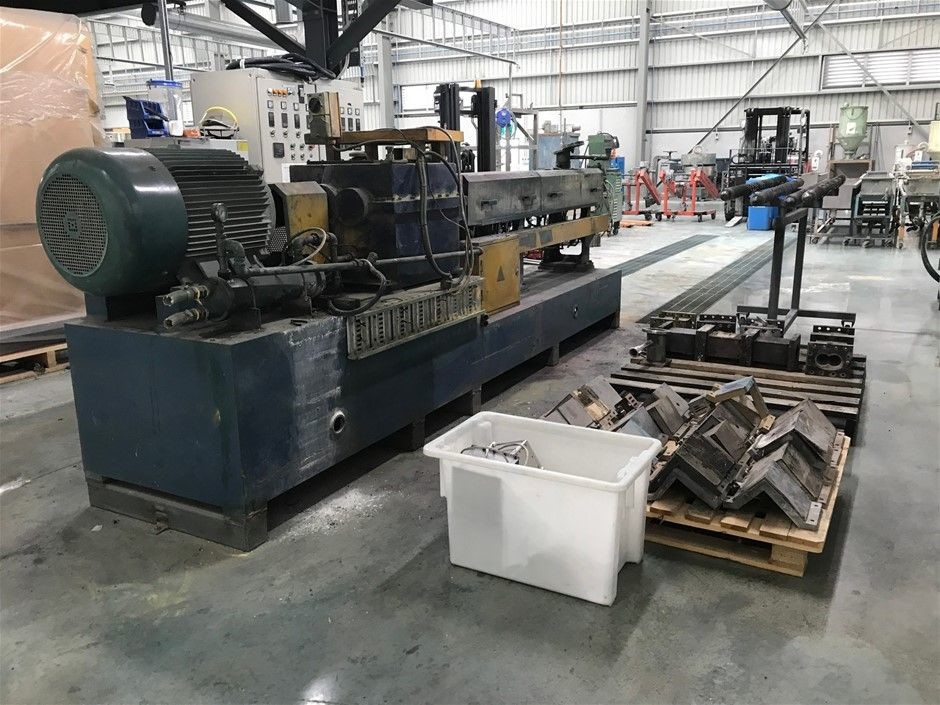 TSK Plastic Extruder