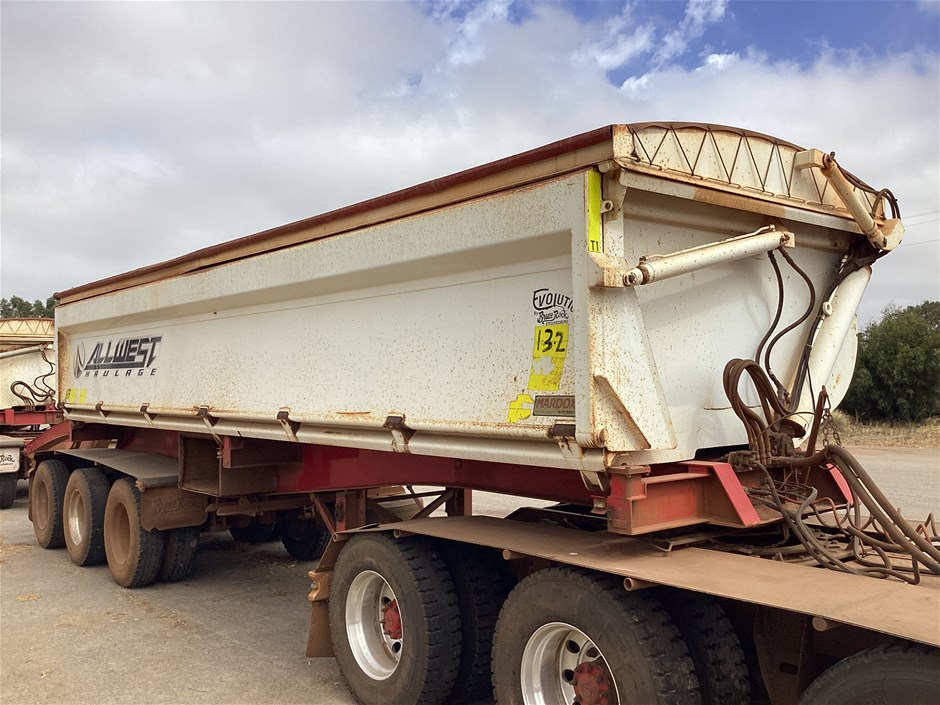 <p>2015 Bruce Rock Engineering BRE-TR350 Triaxle Side Tipper Trailer</p>
