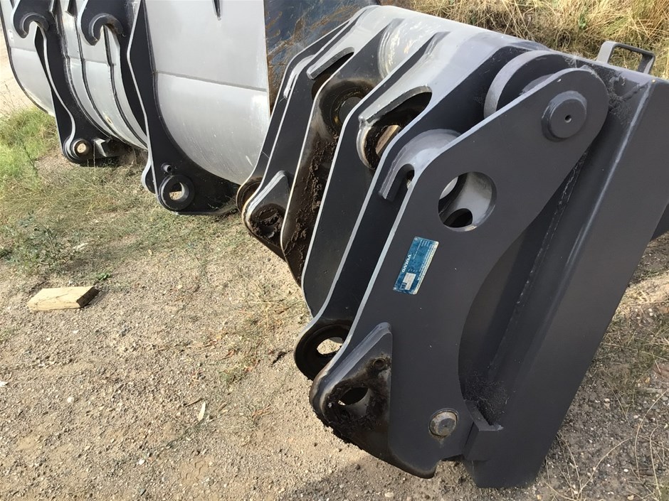 1 x Volvo Front Loader Quick Hitch Auction (00503025683) Grays Australia